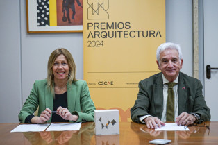 Presentación SELECCIONADOS Premios ARQUITECTURA 2024 Juan Antonio Ortiz Orueta vicepresidente primero CSCAE Mila Sánchez directora de marketing y ventas de COMPAC 2