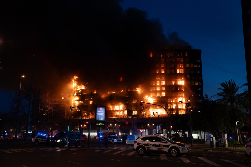 Incendio CampanarValencia CICenero25 123rf1